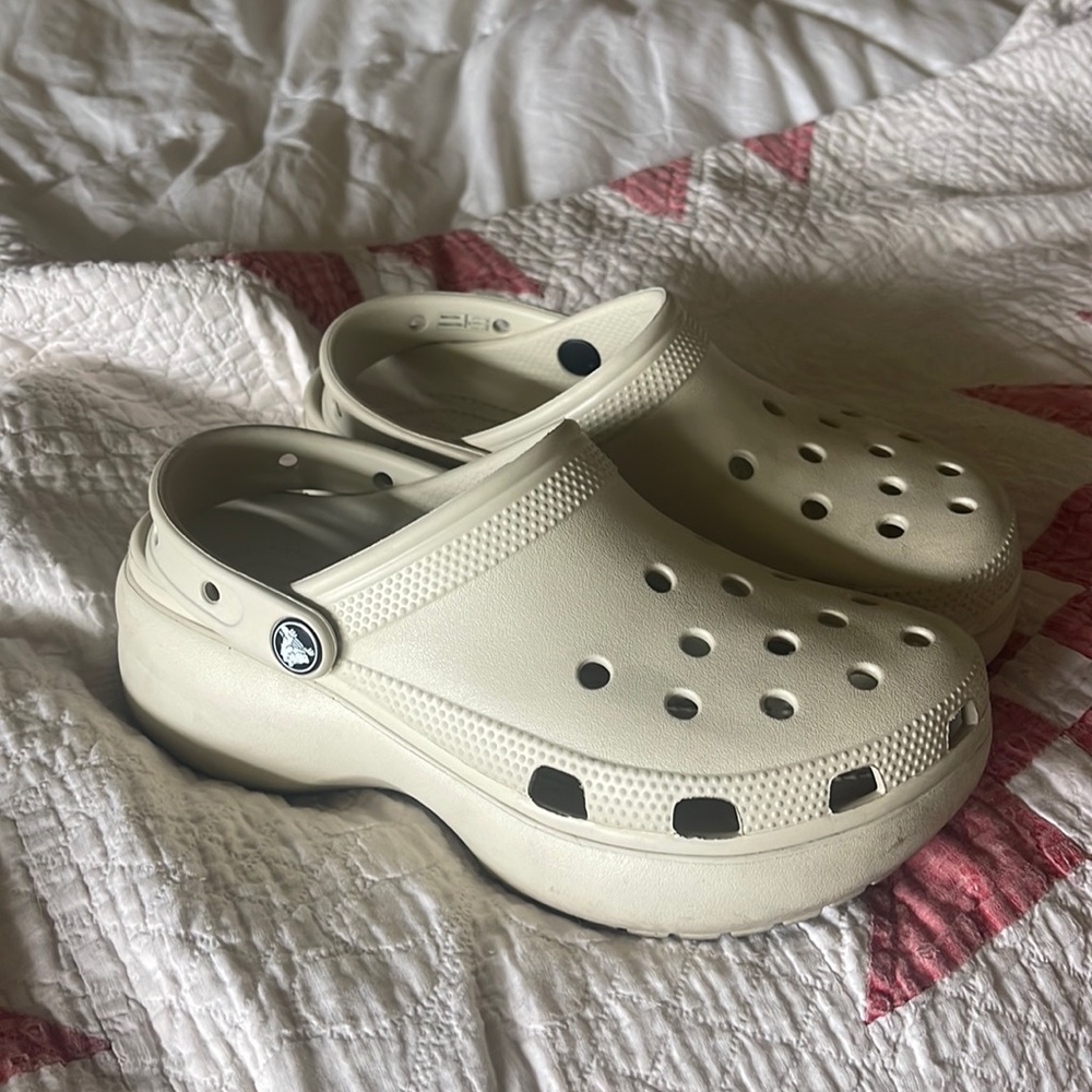 PLATFORM CROCS